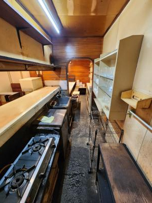 三条会商店街店舗戸建の内装