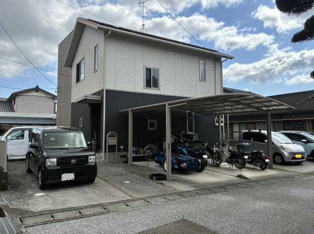 「カーポートつき」香美市土佐山田町宝町2丁目　中古一戸建ての外観|駐車スペースゆったり確保♪カーポート付き☆