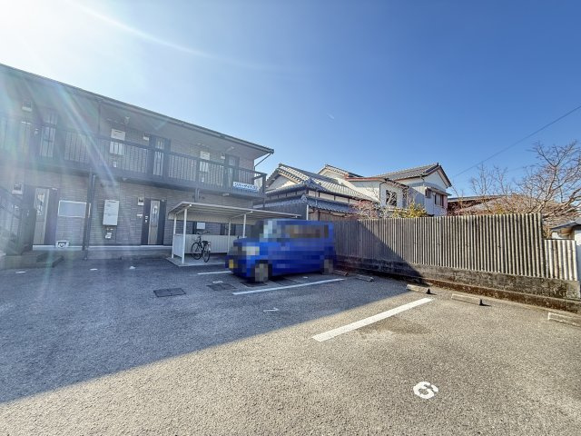 リバーサイド３３の駐車場