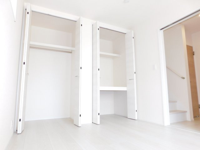 海部郡大治町大字鎌須賀の新築一戸建の洋室|◇１階洋室◇　　南面で明るい洋室５．２５帖　収納２ヵ所完備！