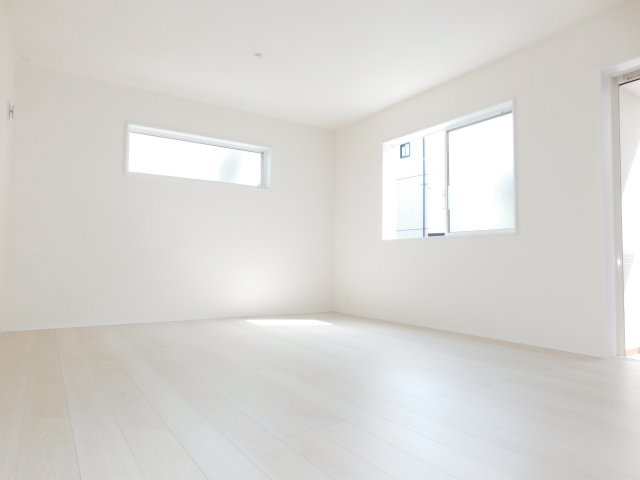 海部郡大治町大字鎌須賀の新築一戸建の居間・リビング|◇リビング◇　　南面で明るいリビング１６．３８帖　大きな窓の開放感のある空間♪