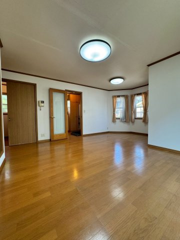 狭山市根岸1丁目中古戸建の居間・リビング