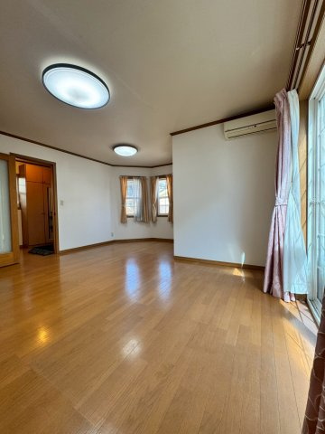 狭山市根岸1丁目中古戸建の居間・リビング