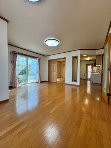 狭山市根岸1丁目中古戸建の居間・リビング