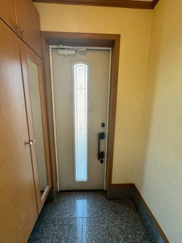 狭山市根岸1丁目中古戸建の玄関
