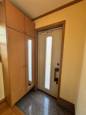 狭山市根岸1丁目中古戸建の玄関