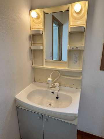 狭山市根岸1丁目中古戸建の前面道路含む現地写真