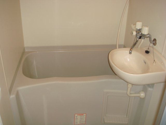 レオパレス鳥戸の浴室