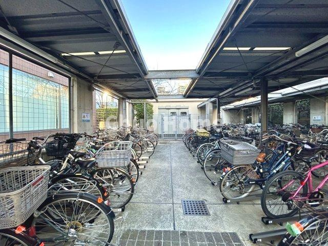 アリアシティの駐輪場|【自転車置き場】最新の空き状況や費用などの詳細は担当スタッフまでお問い合わせください。