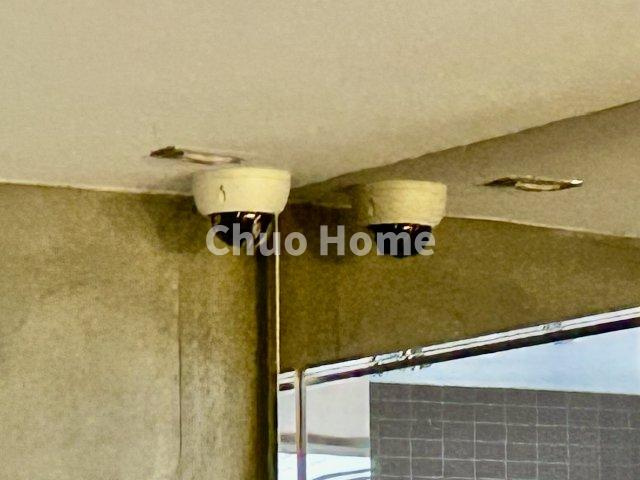 アリアシティの防犯設備|【防犯カメラ】何かあった時の大事な証拠になることももちろんなりますが、防犯というくらいですので大事なのは防犯カメラがあることによって抑止力につながることですよね。