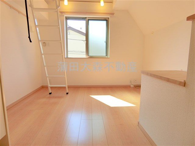 ノイエスト蒲田の居間・リビング|洋室