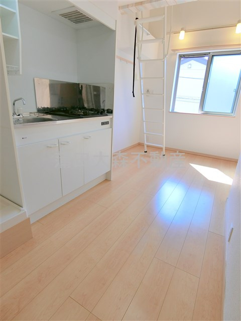 ノイエスト蒲田の居間・リビング