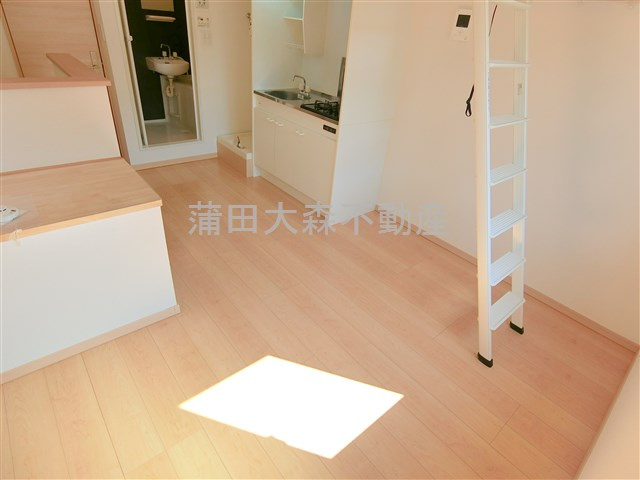 ノイエスト蒲田の居間・リビング