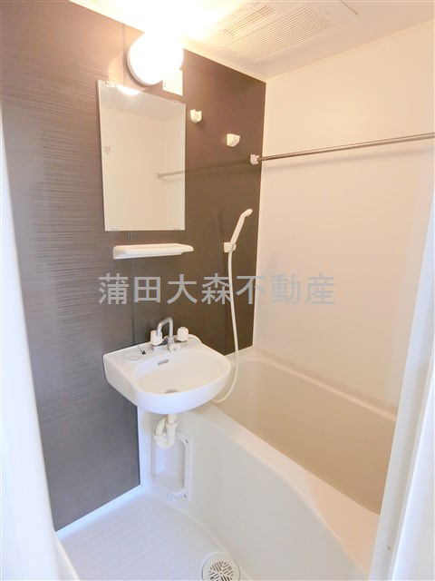 ノイエスト蒲田の浴室