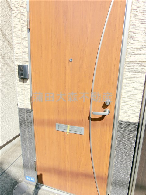 ノイエスト蒲田の玄関