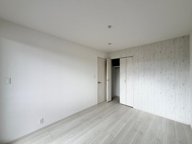 弥富市五明町築留の新築一戸建の洋室|◇洋室◇　　南面で明るい洋室６．０帖　全居室収納完備！　バルコニー利用可♪