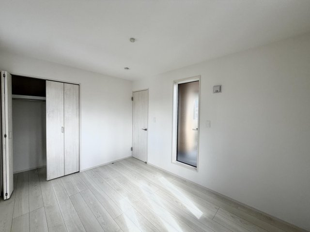 弥富市五明町築留の新築一戸建の洋室|◇洋室◇　　南面で明るい洋室６．０帖　全居室収納完備！　バルコニー利用可♪