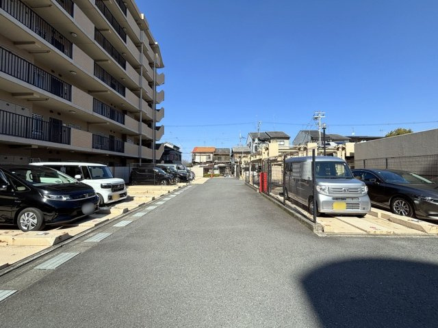ディオ・フェルティ丹波橋右芳館の駐車場