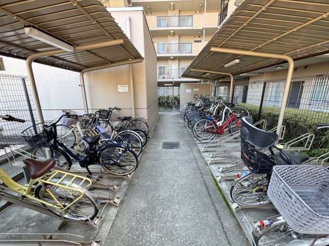 ディオ・フェルティ丹波橋右芳館の駐輪場