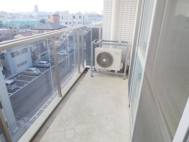 レジデンスヒルズのバルコニー|※別号室参考写真