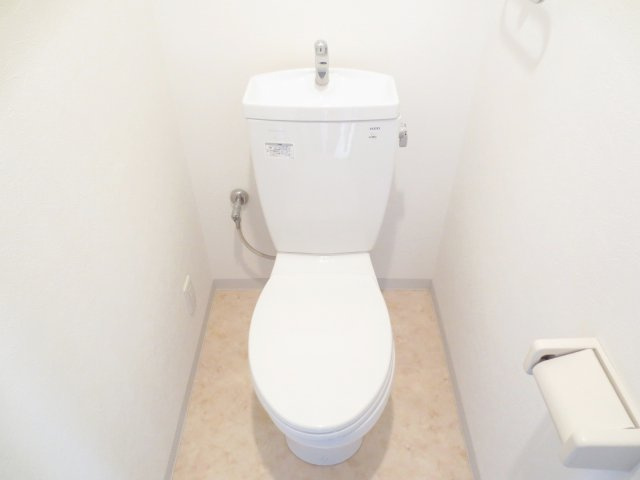 レジデンスヒルズのトイレ|※別号室参考写真