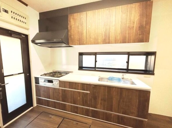 大網白里市みずほ台2　中古戸建のキッチン|内外装リフォーム済み令和7年12月 ウッドデッキ付 スーパー主婦の店徒歩約7分都市ガス上下水