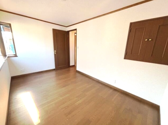 大網白里市みずほ台2　中古戸建の洋室|内外装リフォーム済み令和7年12月 ウッドデッキ付 スーパー主婦の店徒歩約7分都市ガス上下水