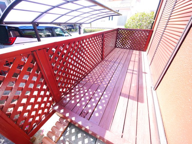 大網白里市みずほ台2　中古戸建の庭|内外装リフォーム済み令和7年12月 ウッドデッキ付 スーパー主婦の店徒歩約7分都市ガス上下水