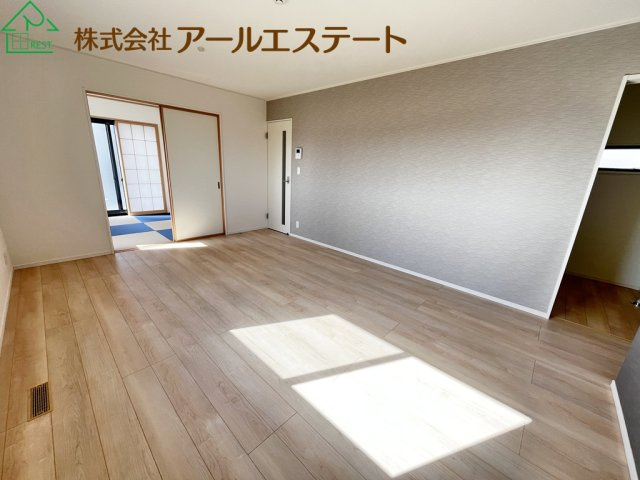 姫路市飾東町庄　　　　中古戸建の居間・リビング
