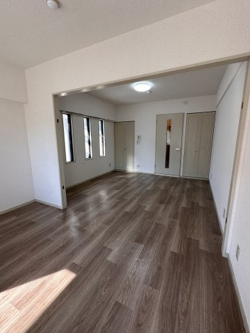 ケイズプレイス光貞台の居間・リビング