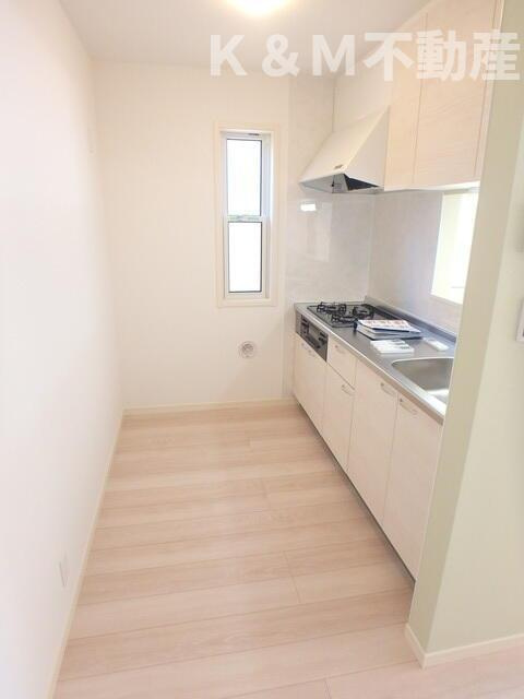 つくしが丘５丁目住宅のキッチン|おしゃれなリビングです