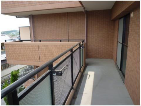 グランドリー高槻のバルコニー