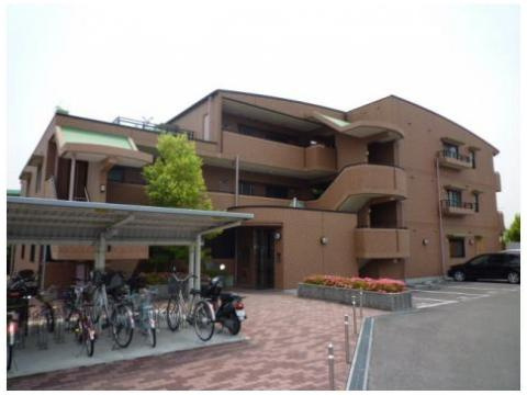 グランドリー高槻のエントランス