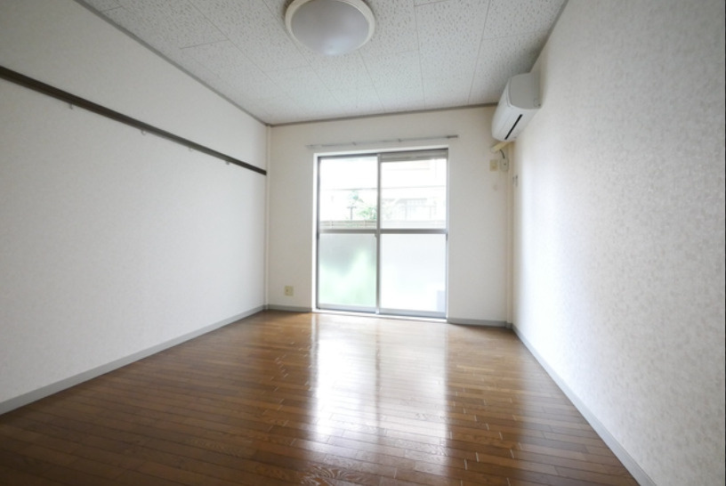 メゾンアルブル相模原の居間・リビング