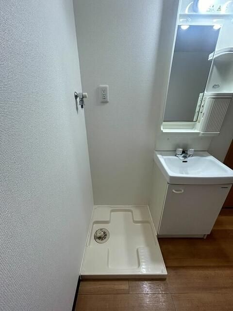 虹信ビルの独立洗面台