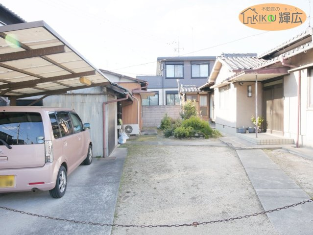 加古川市東神吉町神吉　中古戸建の駐車場
