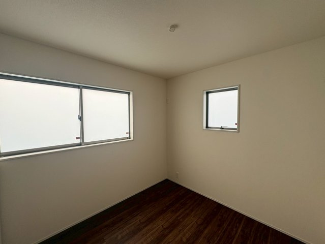 ■■うるま市高江洲-1号棟（全3棟）の洋室