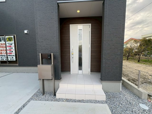 ■■うるま市高江洲-1号棟（全3棟）の玄関