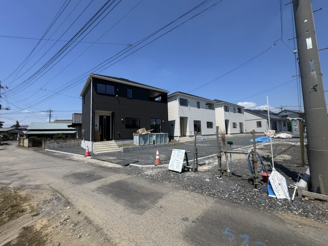 新築　伊勢崎市境米岡第3　クレイドルガーデン　2号棟の前面道路含む現地写真|現地写真　西側接道幅員約4ｍ	