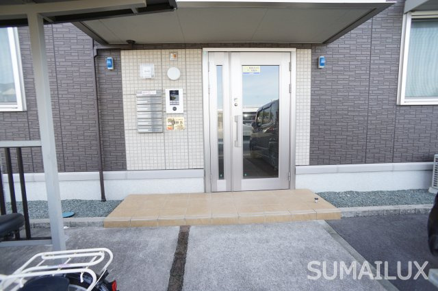熊本市南区近見１丁目のアパートのエントランス