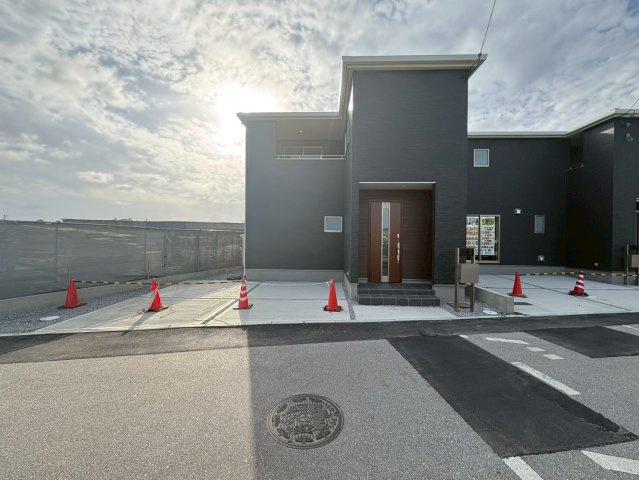 ■■うるま市高江洲-2号棟（全3棟）の外観パース|※参考写真※