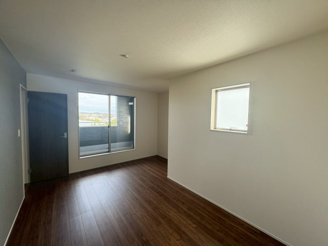 ■■うるま市高江洲-2号棟（全3棟）の洋室|※参考写真※