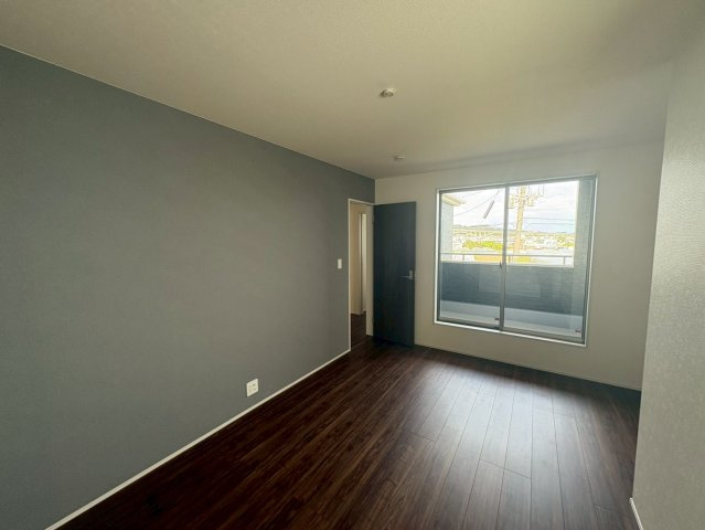 ■■うるま市高江洲-2号棟（全3棟）の洋室|※参考写真※