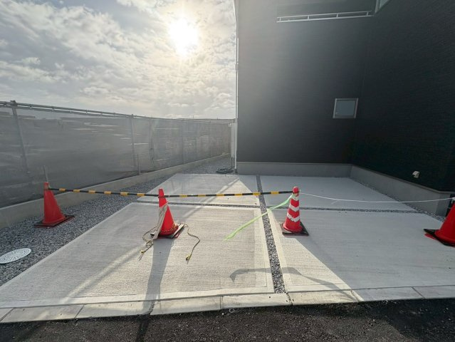 ■■うるま市高江洲-2号棟（全3棟）の前面道路含む現地写真|※参考写真※