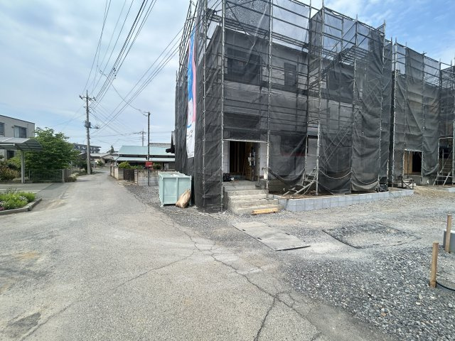 新築　伊勢崎市境米岡第3　クレイドルガーデン　3号棟の前面道路含む現地写真|現地写真　西側接道幅員約4ｍ	