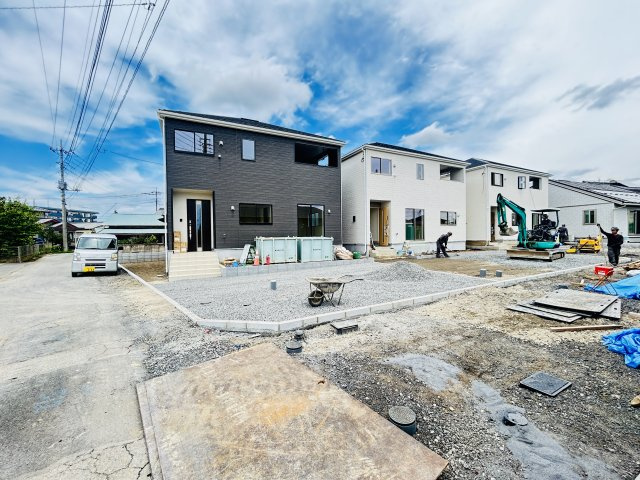 新築　伊勢崎市境米岡第3　クレイドルガーデン　3号棟の前面道路含む現地写真|現地写真　西側接道幅員約4ｍ	