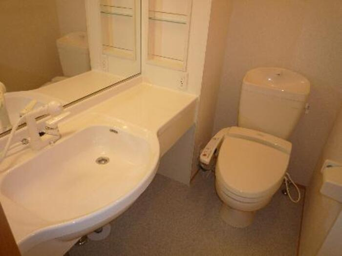 フローラのトイレ|パウダールーム(温水洗浄便座トイレ)