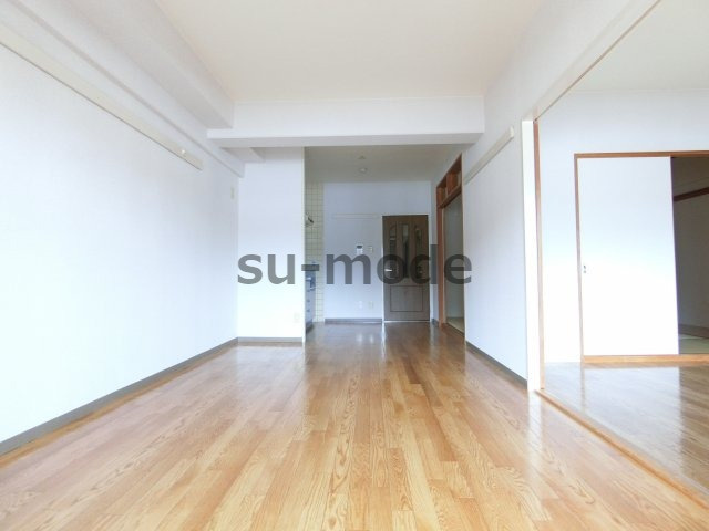 プランドール南茨木の居間・リビング