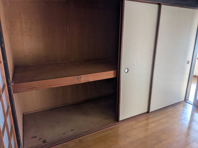 三の宮2丁目貸家（東）の収納