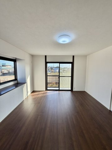 【洋室】 | 中新田リノベーション中古戸建 | 約10帖